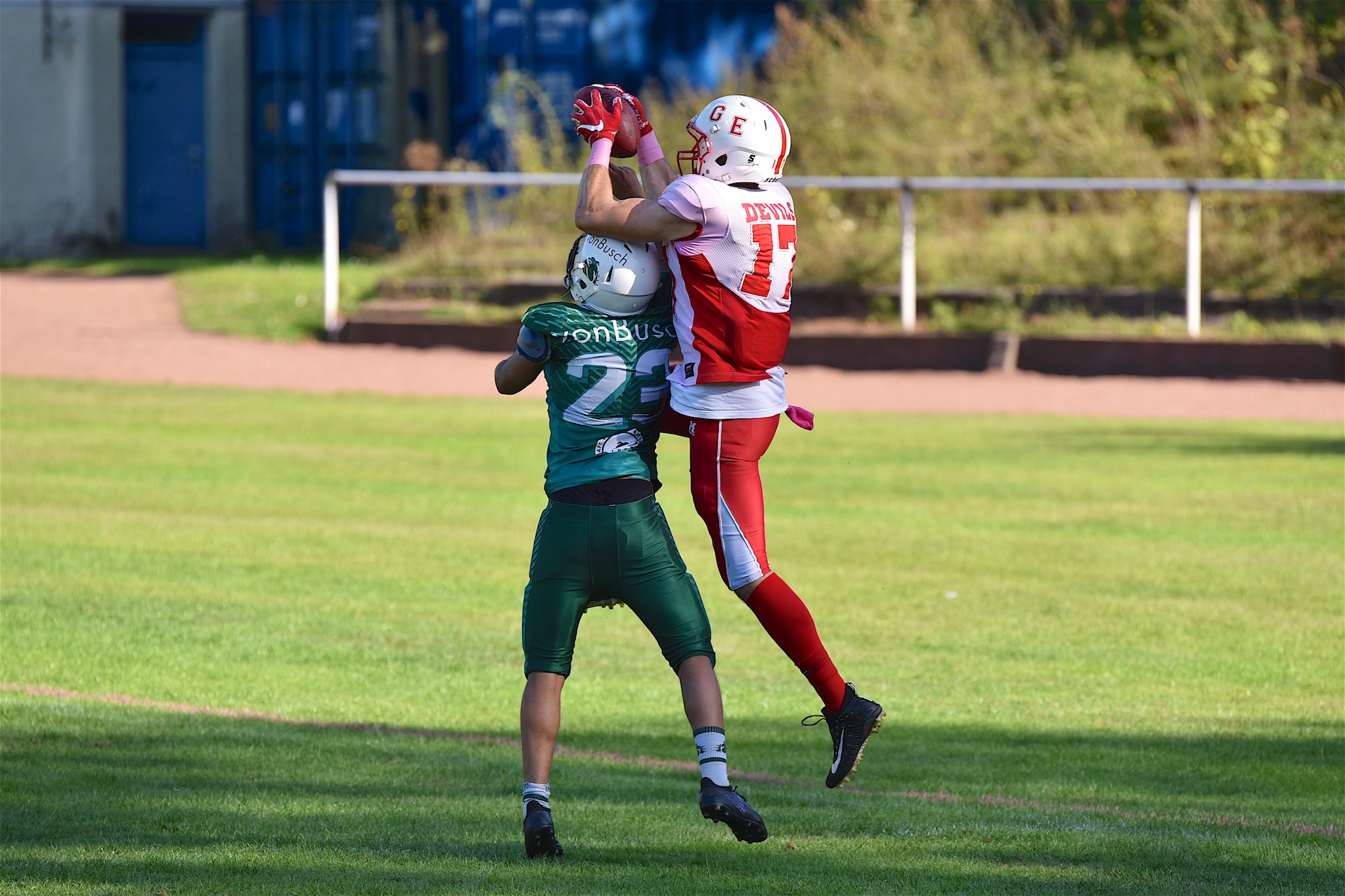 Nils Elbracht (#17) beim ersten Touchdown für die Gelsenkirchen Devils (Foto: Nick Jungnitsch)