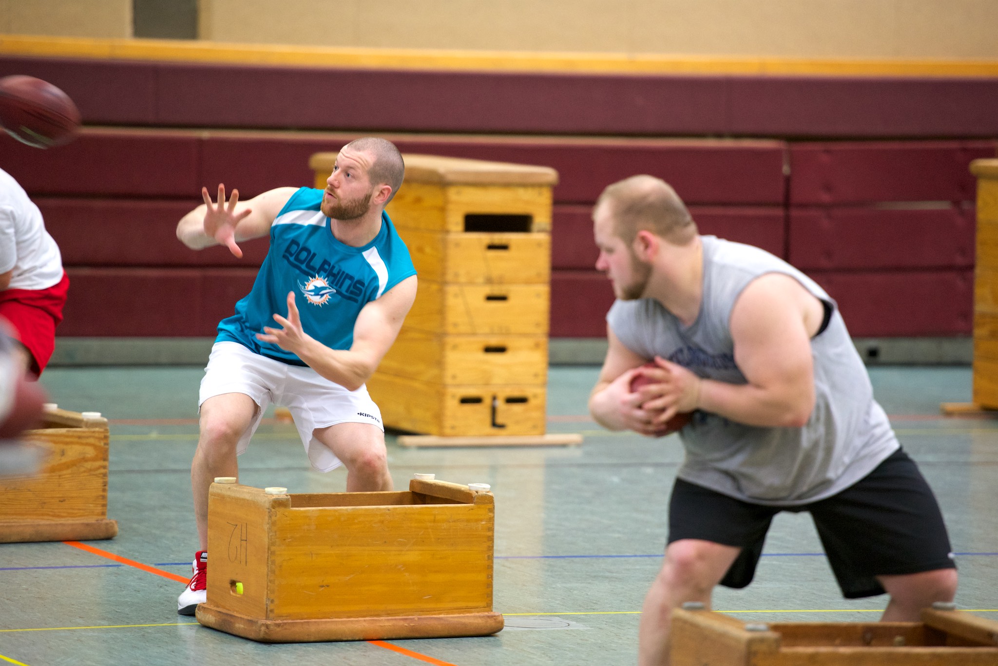 Quarterback Johannes Werner beim Hallentraining im Trikot der Miami Dolphins, der Gastgeber für den Super Bowl LIV (Archivbild: Oliver Jungnitsch)