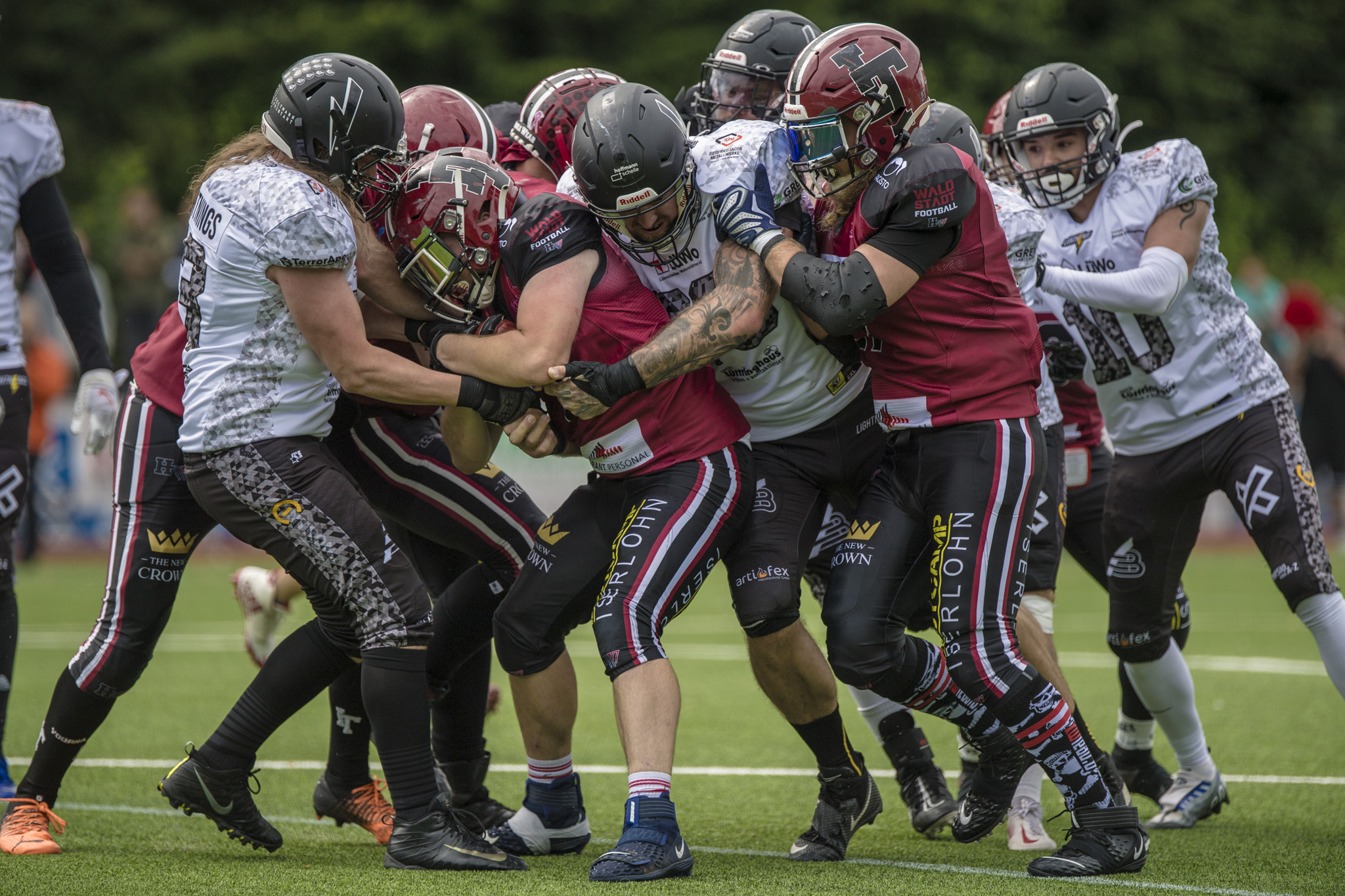 Regen, Rivalität und Touchdowns: Lüdenscheid gewinnt das MK-Derby gegen Iserlohn - Foto: Oliver Jungnitsch